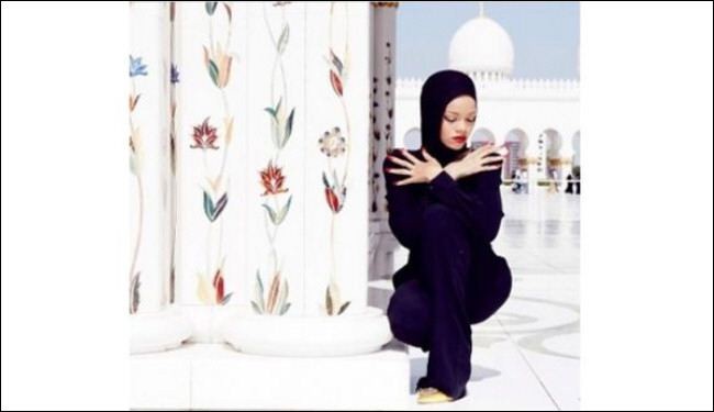طرد الفنانة الاميركية 