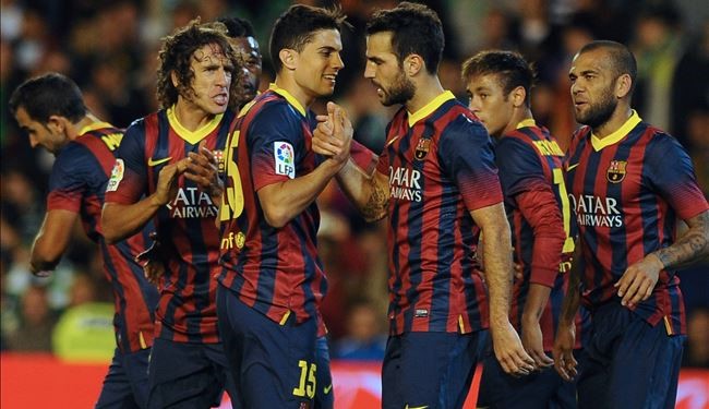 برشلونة يدك بيتيس ويحافظ على الصدارة