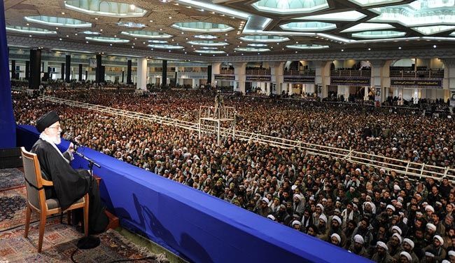 آية الله خامنئي: النظام الاسلامي سيتجاوز كل التحديات