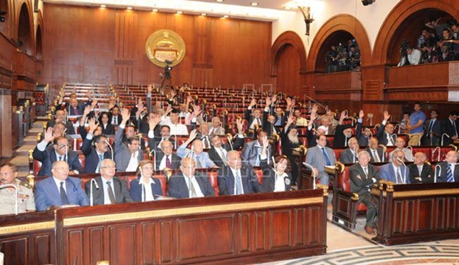 استقالة اعضاء بلجنة الخمسين احتجاجا على اعتقال ناشطين