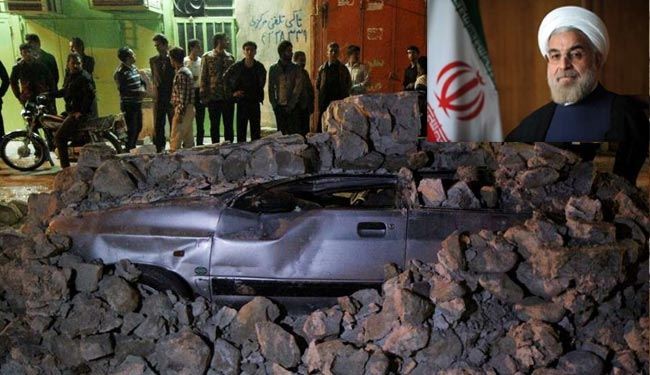 الرئيس روحاني يتفقد المناطق المنکوبة بالزلزال جنوبي ايران