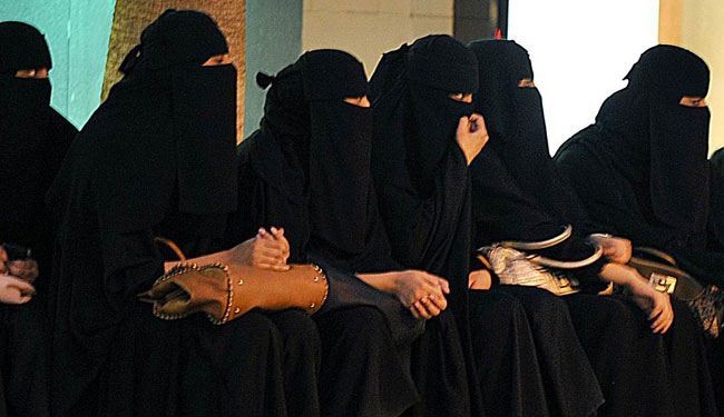 السعودية.. التحرش بالباحثات عن عمل، من يحمي عزيزة قوم؟