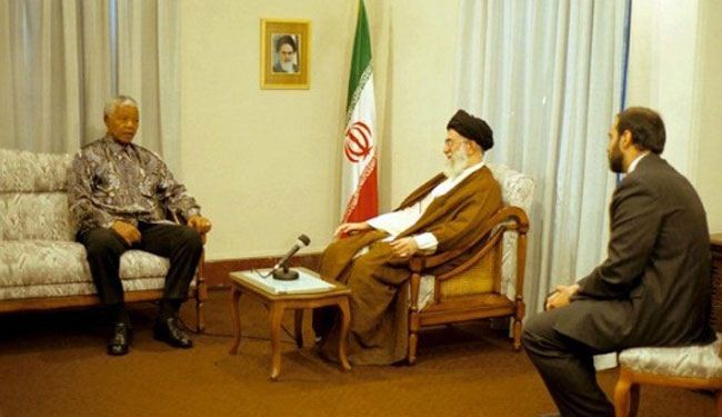 بماذا كان يخاطب مانديلا قائد الثورة الاسلامية ؟