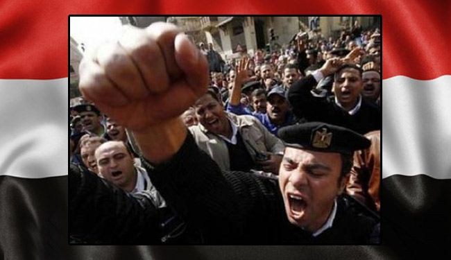 مصر.. رجال شرطة يتحدون قانون التظاهر الجديد