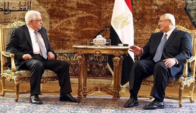 عباس بالقاهرة لبحث المصالحة وانتهاكات الاحتلال الإسرائيلي