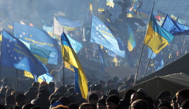 قادة الاتحاد الأوروبي يؤكدون دعمهم للاحتجاجات في أوكرانيا