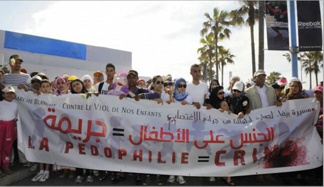 فرنسي يشتري طفلا مغربيا بألفي دولارويحوّله الى 