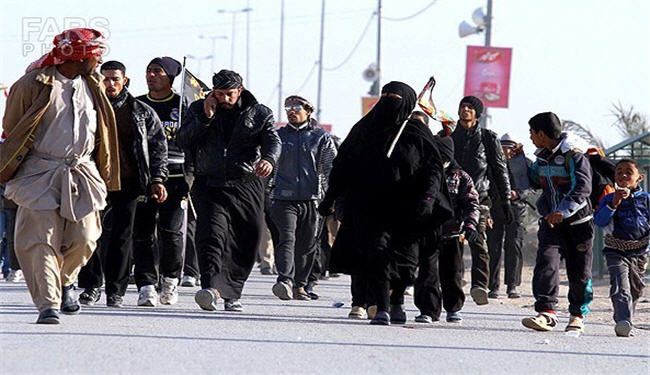 صور .. تدفق الزائرين على كربلاء مشياً على الاقدام