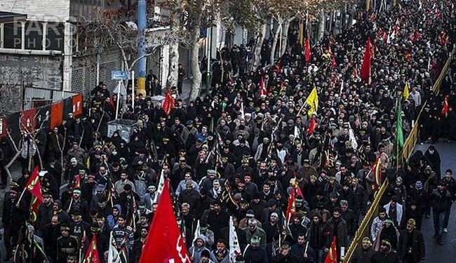 الايرانيون يحيون ذكرى اربعين الامام الحسين(ع) بمسيرات حاشدة