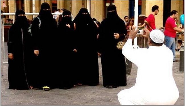 سعودي يقيم حفل 