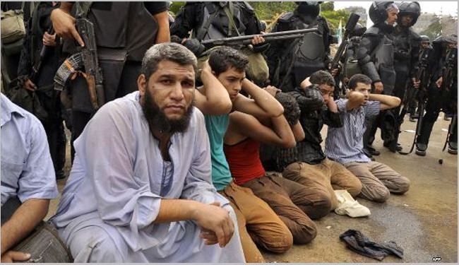 النيابة المصرية تحبس 18 من الاخوان بتهمة 