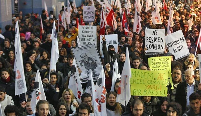 فضيحة الفساد كلفت الاقتصاد التركي أكثر من مئة مليار دولار