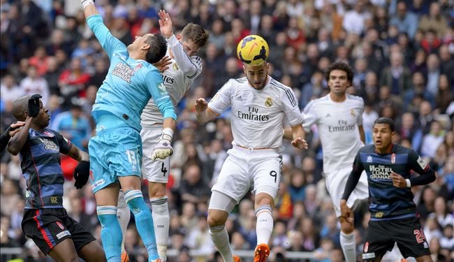 ريال يضع برشلونة واتلتيكو تحت الضغط ويتربع على الصدارة للمرة الاولى منذ ايار/مايو 2012