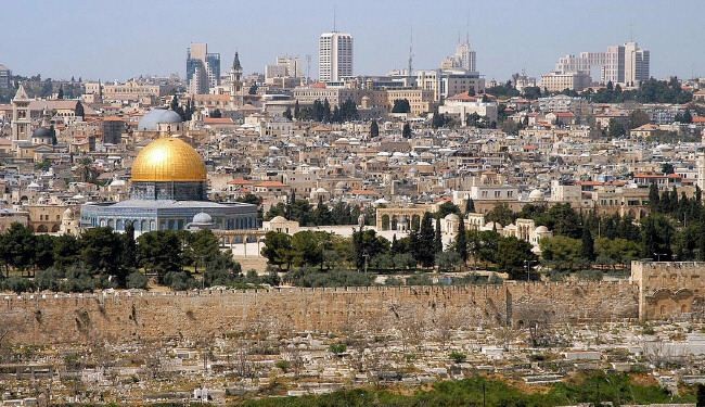 تجمع مئات اليهود المتشددين أمام حائط البراق في القدس المحتلة