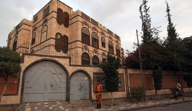 مسؤول يمني: الدبلوماسي الايراني المختطف بصحة جيدة