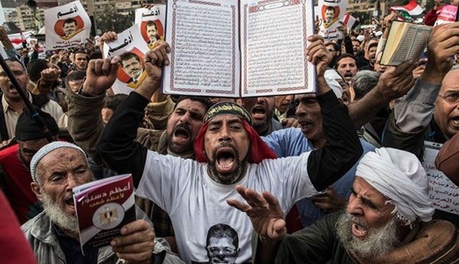 الإيكونوميست: قلق الرياض من الإخوان دفعها لتمويل التغيير بمصر