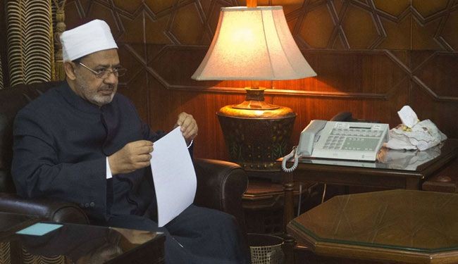 شيخ الأزهر: من يخطط للانتحاريين ويدعمهم شريك في جرائمهم