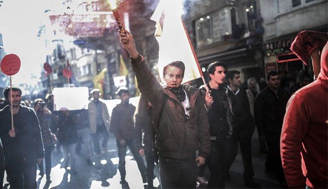 تظاهرة حاشدة في إسطنبول احتجاجاً على قانون القضاء