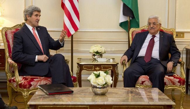 كيري يبحث عملية التسوية مع محمود عباس في باريس