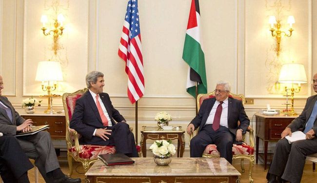كيري يلتقي عباس في باريس دون طرح مسودة لاتفاق الاطار