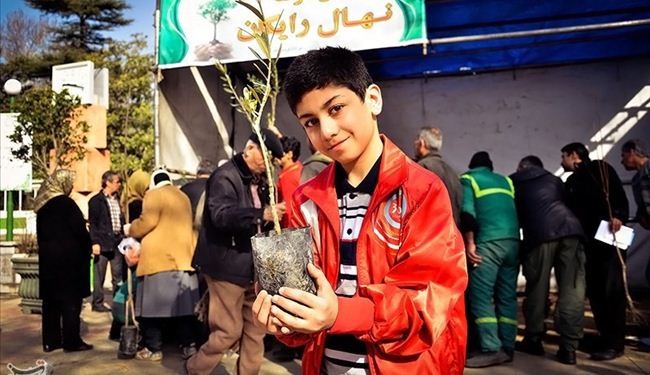 بالصور.. مراسم يوم التشجير في ايران