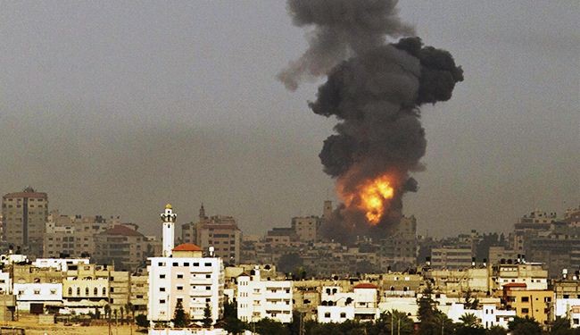 غارات للاحتلال على غزة وليفني تجتمع بعريقات اليوم