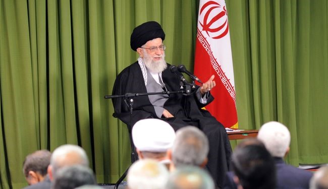 قائد الثورة: إیران تواصل تطوير برنامجها النووي ولن تتخلى عن منجزاتها