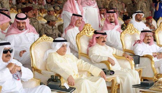 ملك البحرين يؤكد مواصلة التعاون العسكري مع السعودية