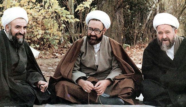 في ذکری المعلم الشهید 