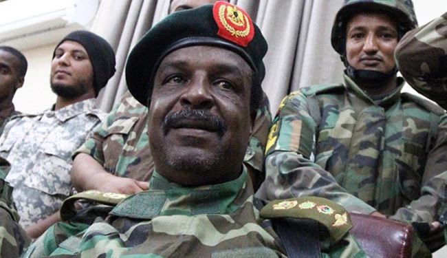 حفتر يتعهد بمحاربة 