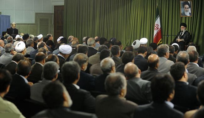 آية الله خامنئي : الاهداف لن تتحقق إلا بالنضال