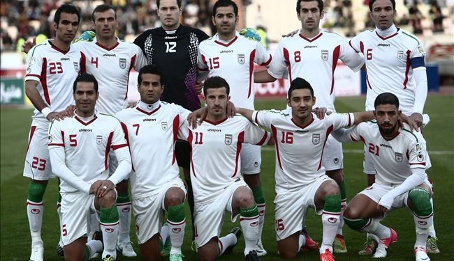 البرازيل تساعد لاعبي إيران على الصلاة في المونديال
