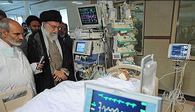 بالصور..قائد الثورة الاسلامية يعود آية الله مهدوي كني