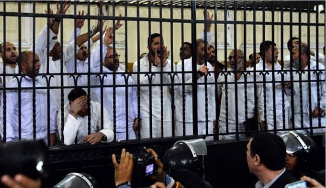 الحبس عاما لـ112 من أنصار مرسي وتأجيل محاكمة 14 قيادات اخوانية