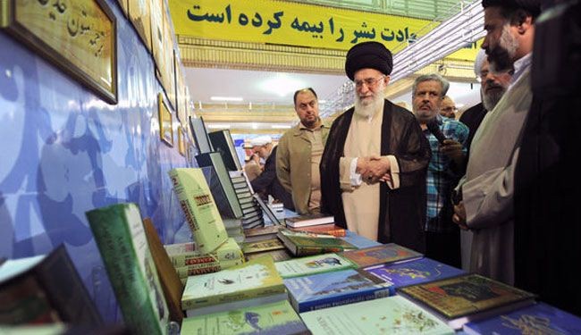 آية الله خامنئي: موسوعة الامام المهدي هدية قيمة للمجتمع الاسلامي