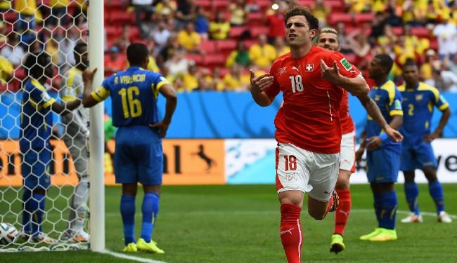 مونديال 2014: هيتسفيلد يقود سويسرا لفوز درامي على الإكوادور