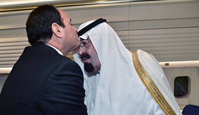 تقبيل السيسي رأس الملك السعودي يثير جدلاً