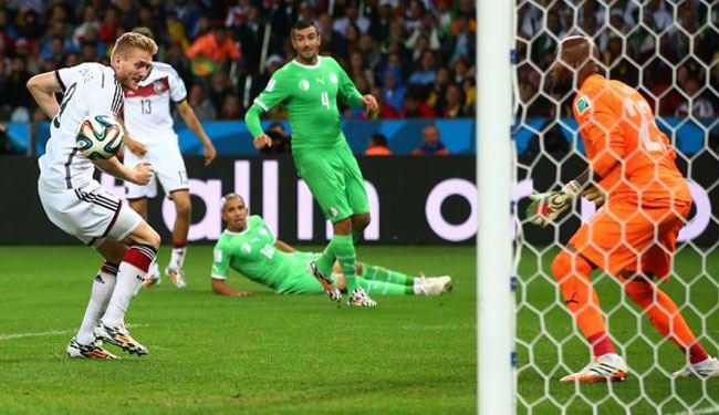 فتوى تجيز تأجيل الصلاة لمشاهدة مباراة الجزائر وألمانيا!