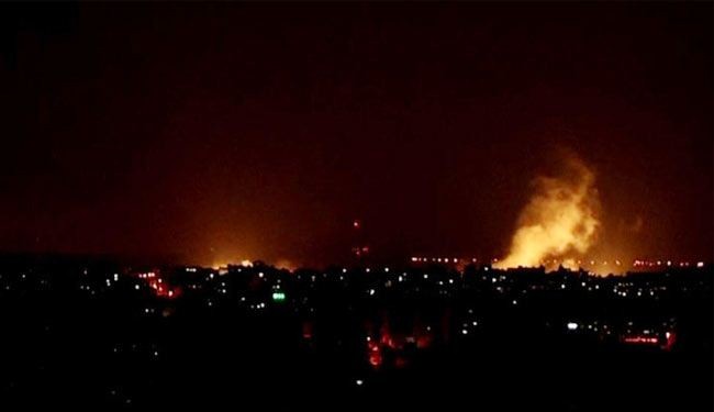 الاحتلال يواصل استهداف قطاع غزة براً وبحراً وجواً بعنف