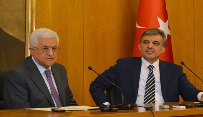 عباس وغول يؤكدان ضرورة وقف نزيف الدم الفلسطيني في غزة