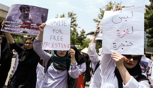 بالصور: وقفة احتجاجية لاطباء إيران بشأن العدوان على غزة