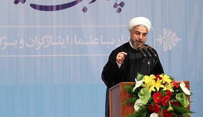 روحاني يؤكد ضرورة الصمود بوجه ضغوط القوى الكبرى