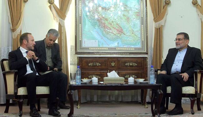 شمخاني: ایران رائدة في مجال مکافحة الارهاب