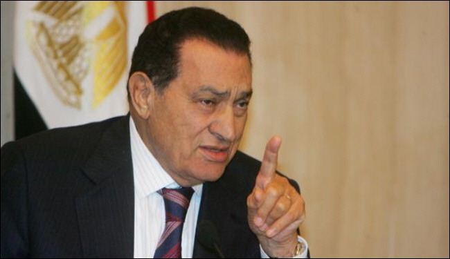 طيار مبارك الأسبق: مبارك كان يجبرنا على الإفطار برمضان