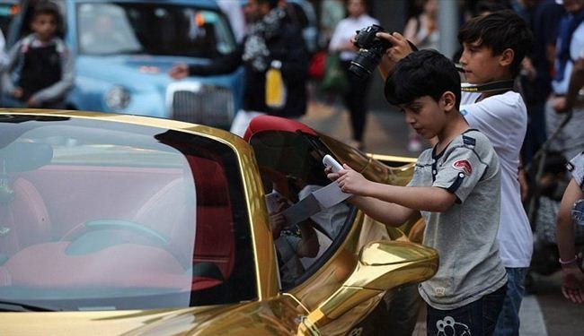 بالصور.. أغلى سيارة في العالم مصنوعة من الذهب الخالص