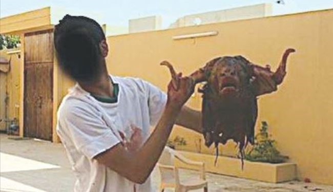 عيد قربان؛ تقليد از داعش و عكس با سر بریده!