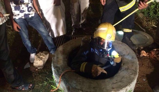 جنجال سقوط پدر و فرزند عربستانی در چاه فاضلاب