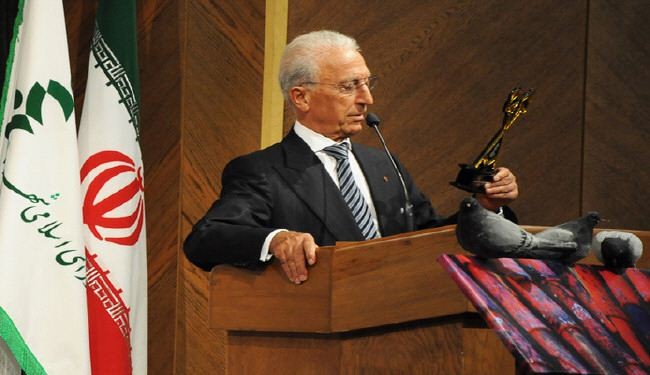 البروفيسور سميعي یحصد جائزة 2014 لافضل جراحي المخ والأعصاب