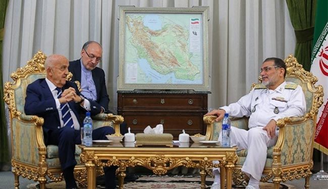 شمخاني:ايران تنظر بريبة لاهداف التحالف المناهض لداعش بقيادة اميركا