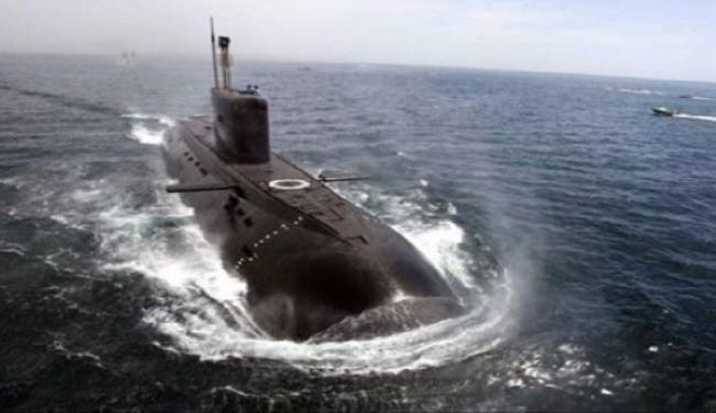 ايران تزيح الستار عن غواصة 